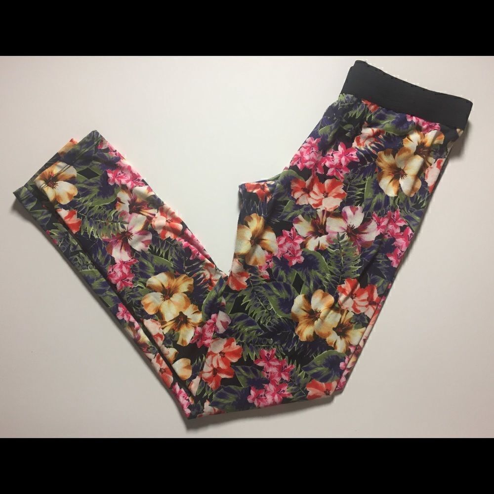 Zara Trafaluc Floral Legging